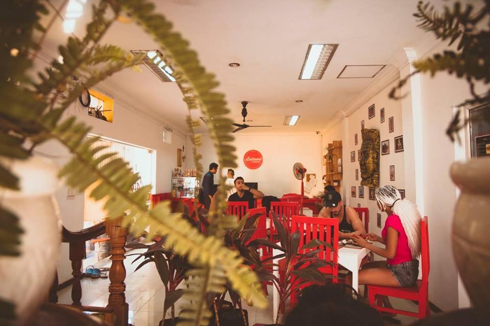 Latinos Hostel Siem Reap Exterior foto