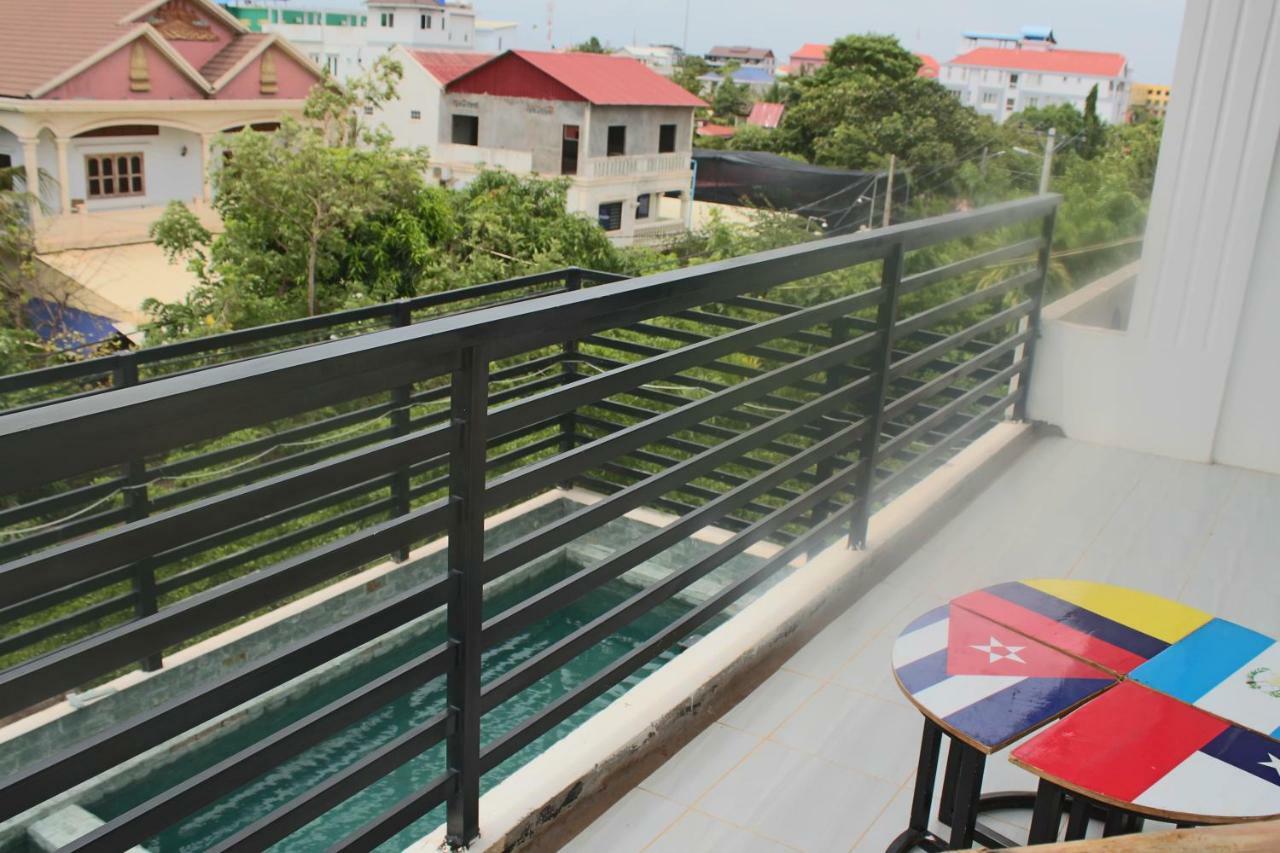 Latinos Hostel Siem Reap Exterior foto